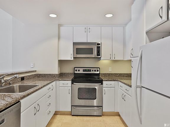 2nd image of 260 King St Unit 611