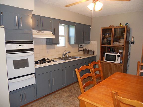 2nd image of 2311 Bradley Dr