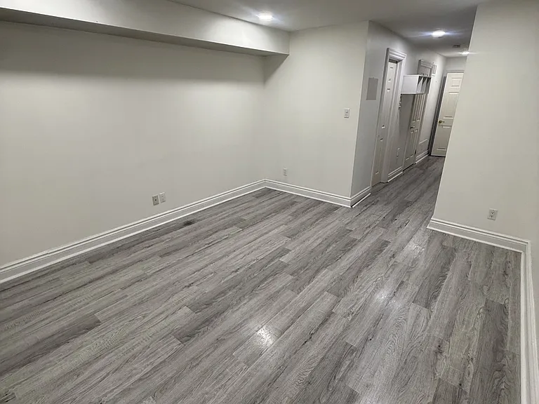 105A Gough Ave #LOWER — Photo 2