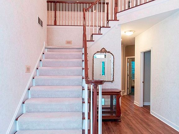 5th image of 1075 Greenwood Ct