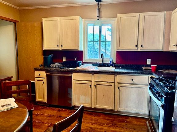 2nd image of 2327 9th St