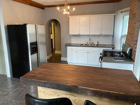 3rd image of 127 Ashland Ave #2