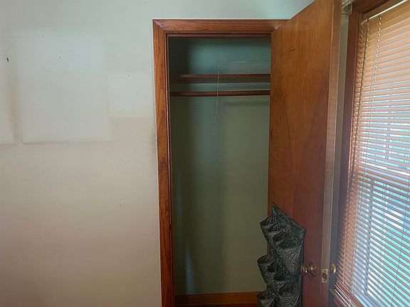 5th image of 309 E Greenview Ave