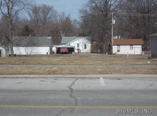 751 Fairfax St, Carlyle, IL