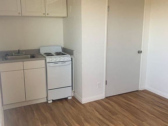 2nd image of 2465 Fairmount Ave #4