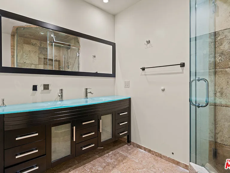4530 Bakman Ave — Photo 15