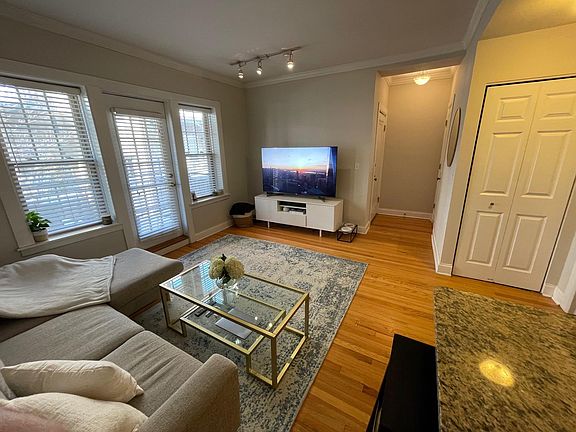 4th image of 2237.5 N Lincoln Ave Unit 2A