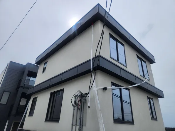 4875 Albert St #3, Burnaby, BC V5C 2H4