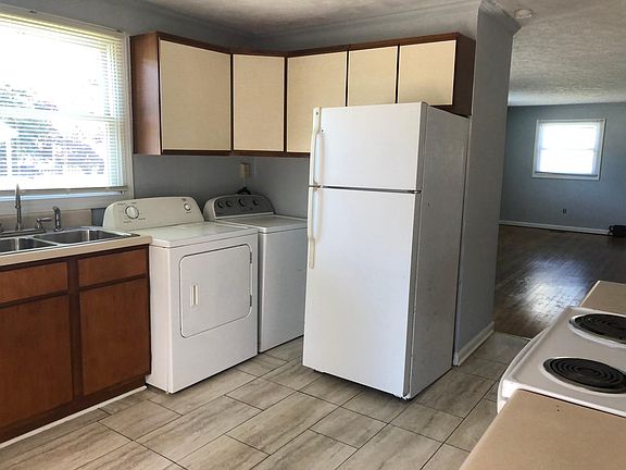 3rd image of 300 North Ave