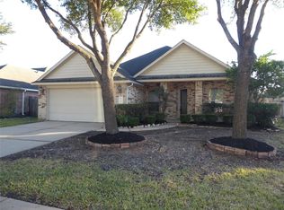 10208 Forest Spring Ln, Pearland, TX 77584