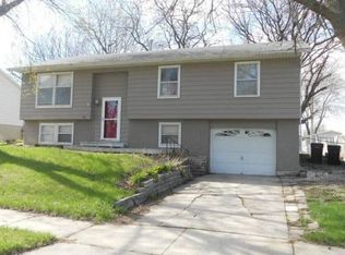 1009 Calumett Dr, Cedar Falls, IA 50613
