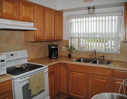 5th image of 211 Pasadena Ave N APT 105
