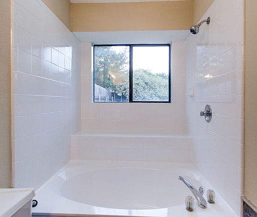 3rd image of 1224 Settlers Way