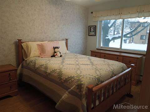 4th image of 4620 Leafdale Ave