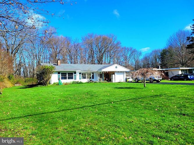 1st image of 54 Pine Dr