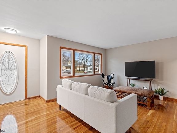4th image of 2310 Triplett Blvd