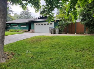 6074 N Briarwood Ave, Fresno, CA