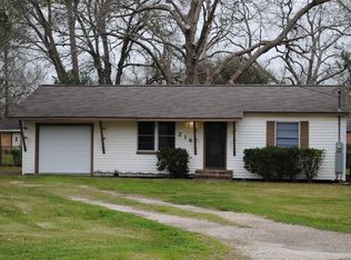 214 Gulf Dr, West Columbia, TX 77486