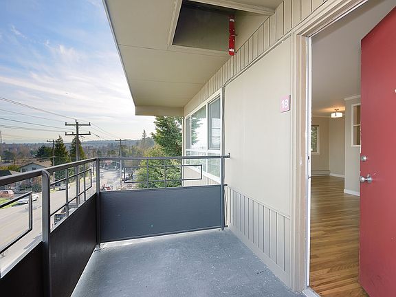 5th image of 831 W Nickerson St APT 18