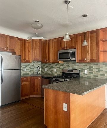 5th image of 1840 Franklin St APT 4