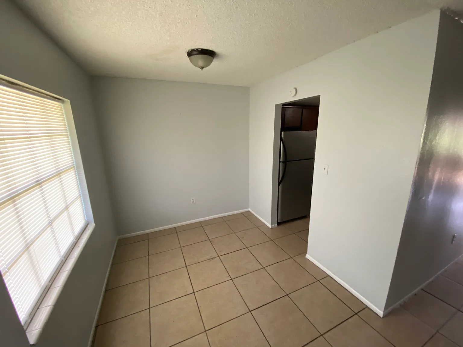 1 bed, 650 sqft, $1,000 — Photo 4