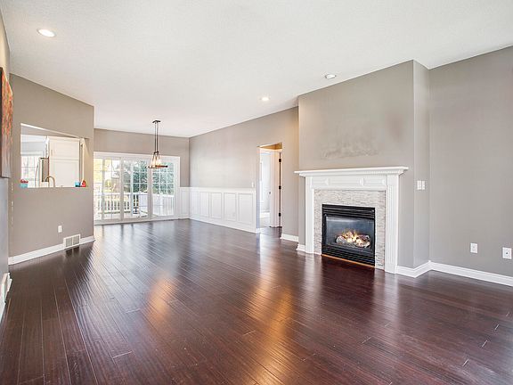 2nd image of 837 Wildwood Ct
