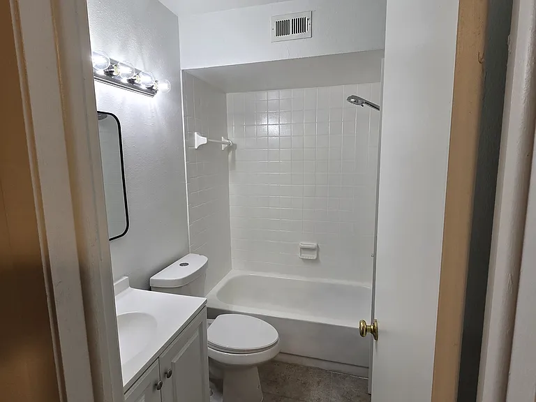 6780 121st St #8 — Photo 11
