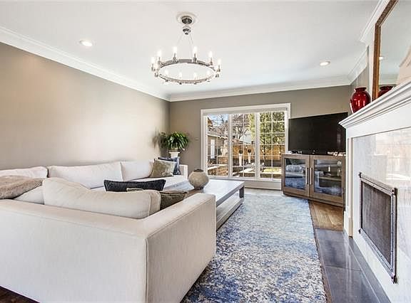 5th image of 639 W 66th Ter