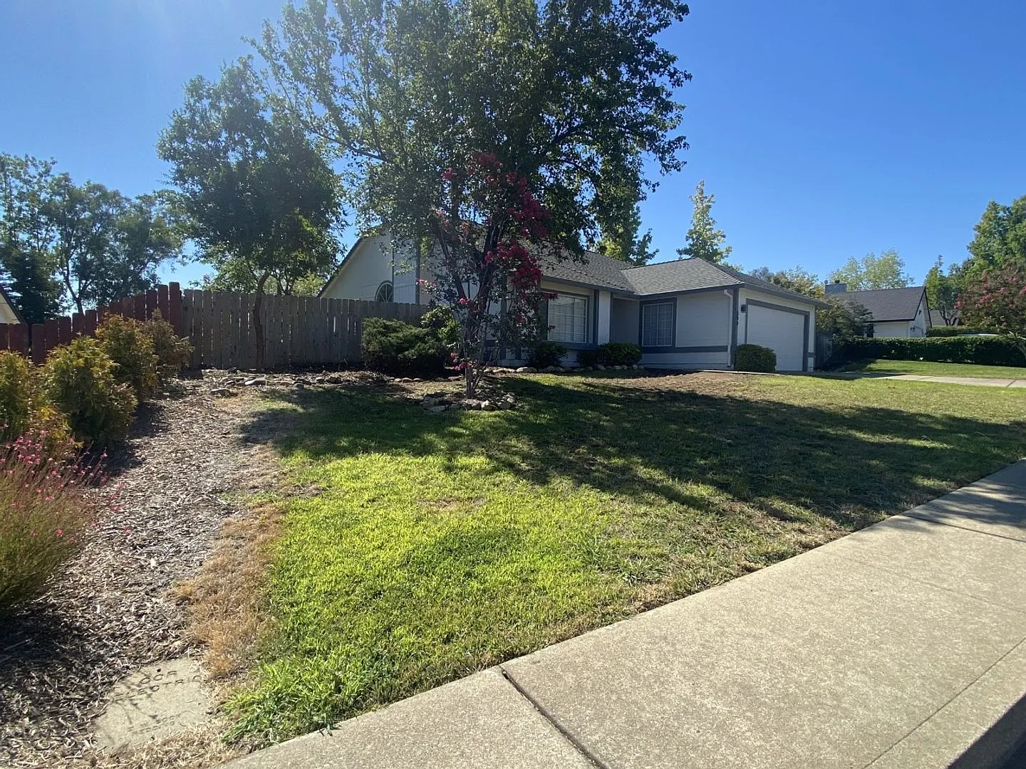 3 bedroom Home in Desirable Quail Ridge Neighborhood — Photo 2