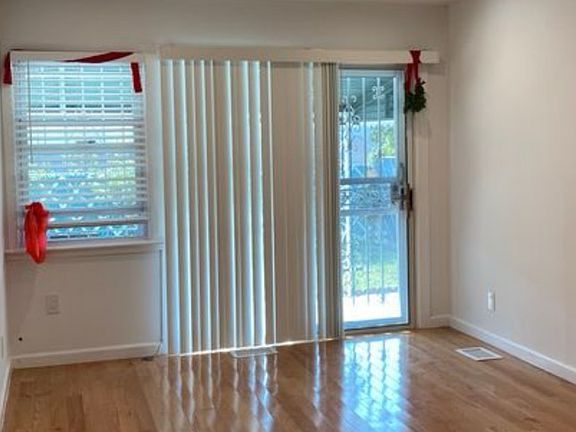 2nd image of 5742 Cloverdale Blvd #1