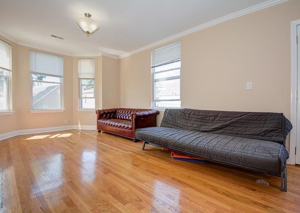 2nd image of 407 Seaver St #2