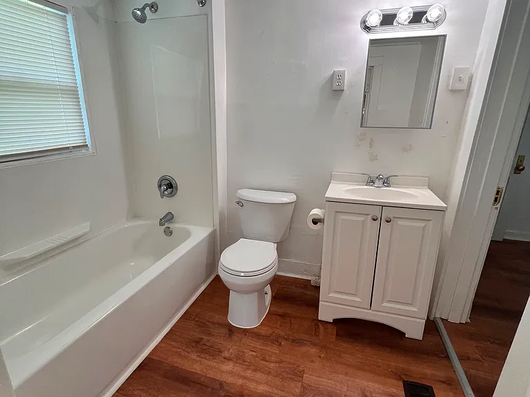 625 Wood St — Photo 11