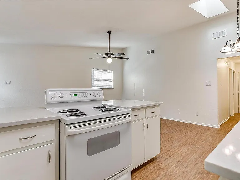 1824 Fairmount Ave — Photo 7