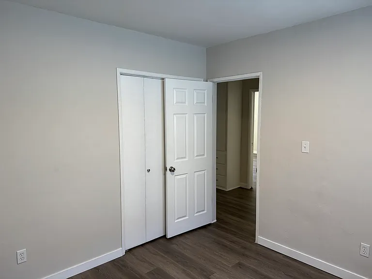 1272 W 22nd St #2 — Photo 9
