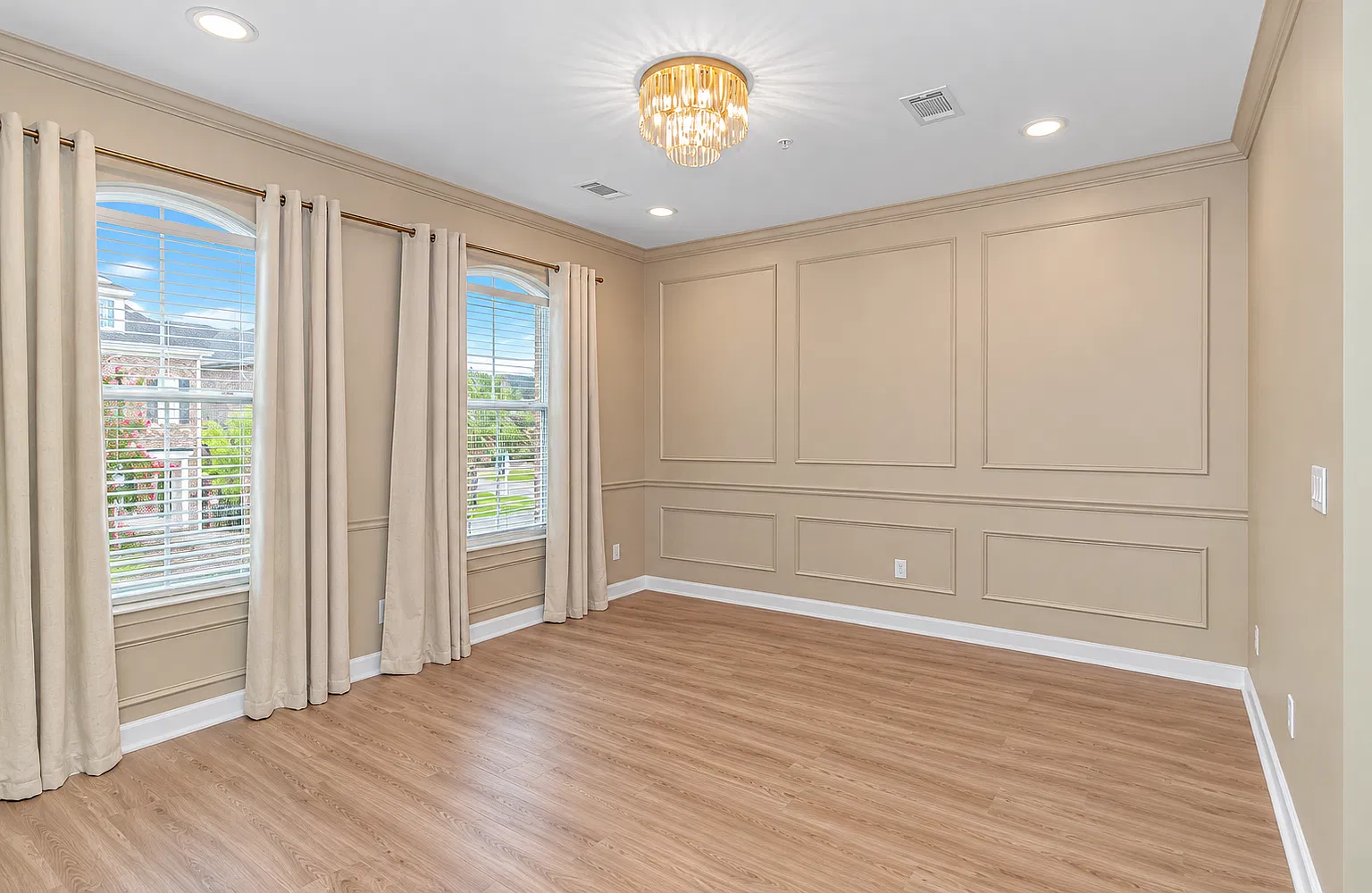 3 bed, 2.5 bath, 1344 sqft, $2,400 — Photo 3