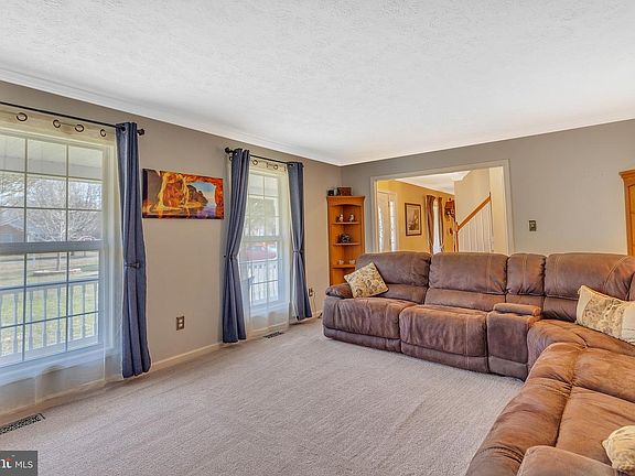 4th image of 47877 Waterview Dr