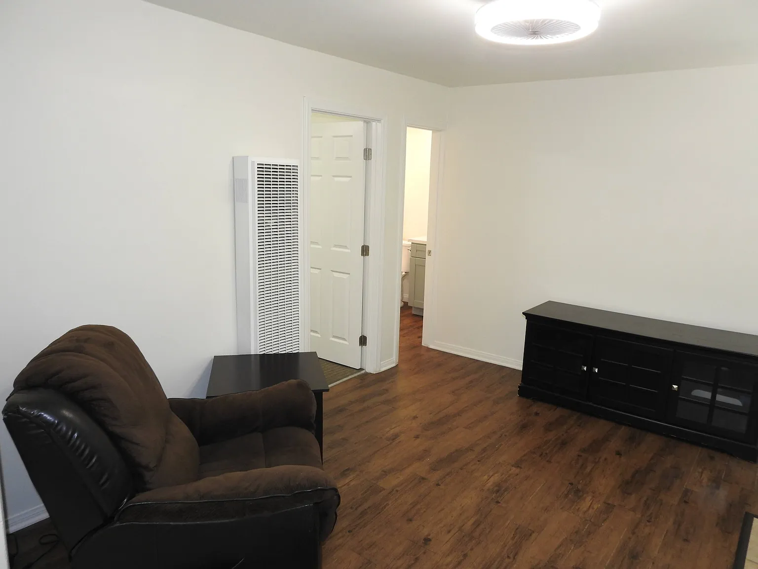 2 bed, 700 sqft, $2,200 — Photo 2