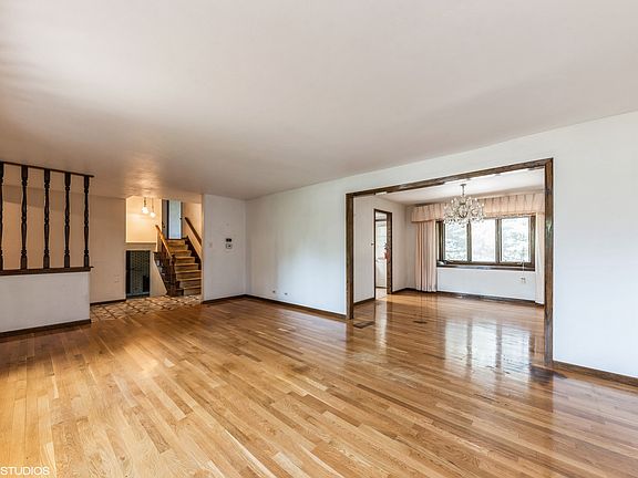 3rd image of 211 Woburn Ln