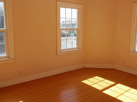 5th image of 1011 1/2 S Orange Dr