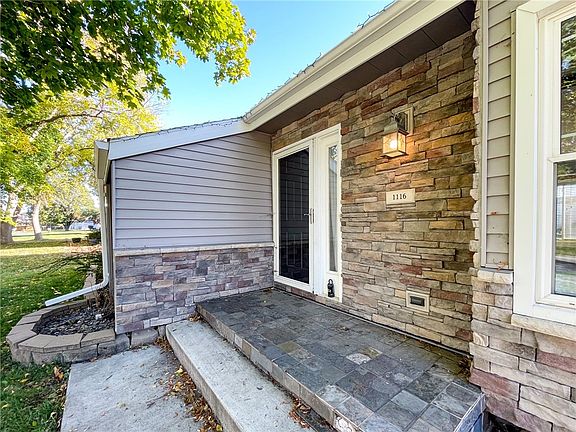 2nd image of 1116 Marshall St