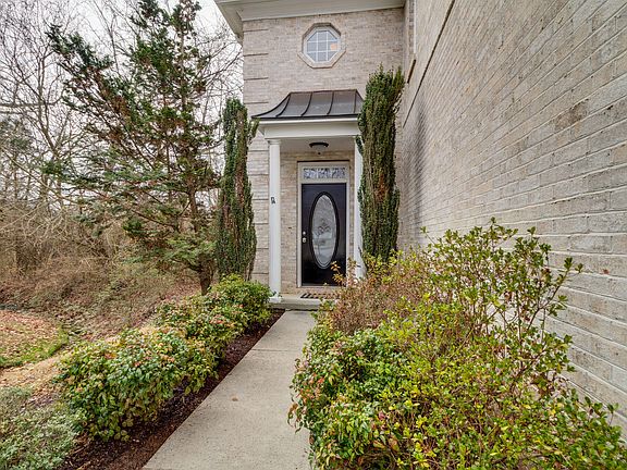 4th image of 927 Gothic Manor Ln