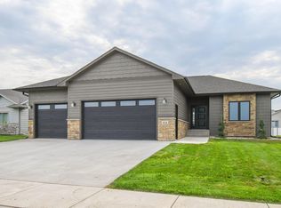 818 Almond Ave, Harrisburg, SD 57032