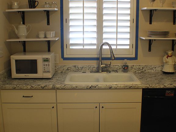5th image of 2250 W Larkspur Dr