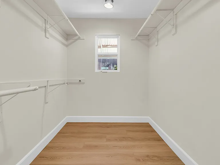 6246 Decanture St — Photo 23