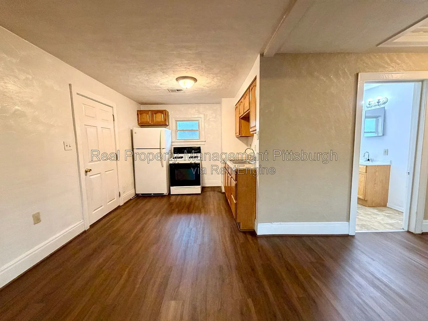 1 bed, 1.0 bath, 800 sqft, $895 — Photo 2