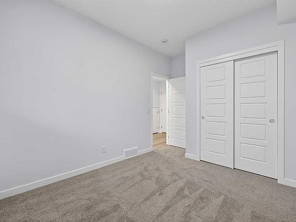 4th image of 1750 E Rangeview Dr SE #127
