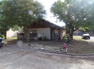10 Kings Court, Uvalde, TX 78801