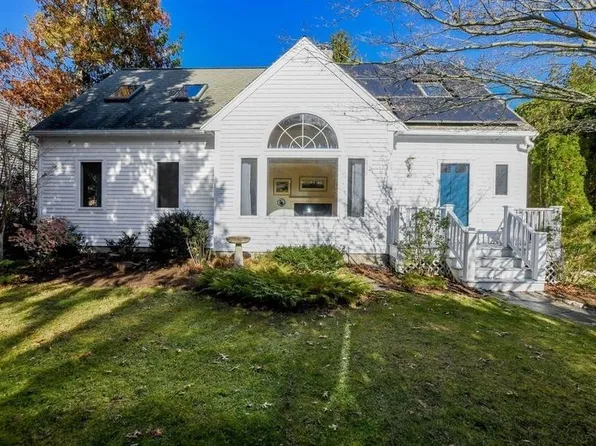 9 Cove St, Marion, MA 02738