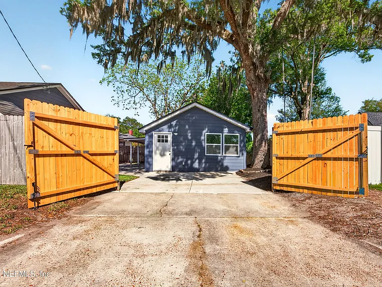 4660 French St — Photo 41