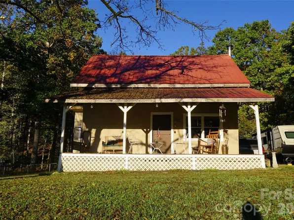 1239 W McGuinn Rd, Mill Spring, NC 28756